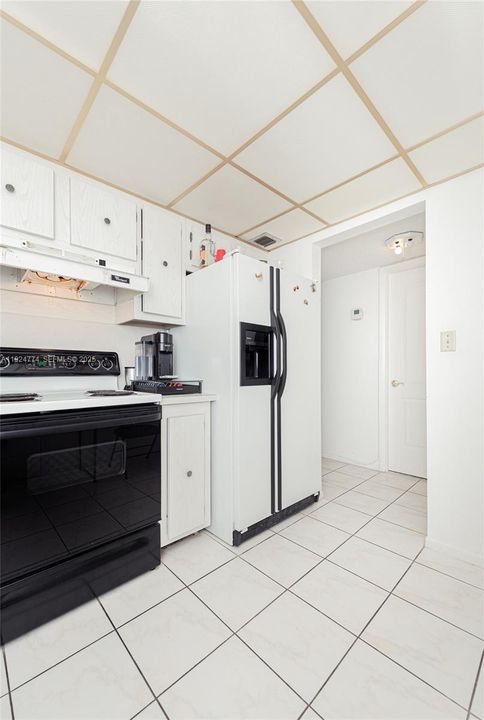 For Rent: $2,150 (1 beds, 1 baths, 900 Square Feet)