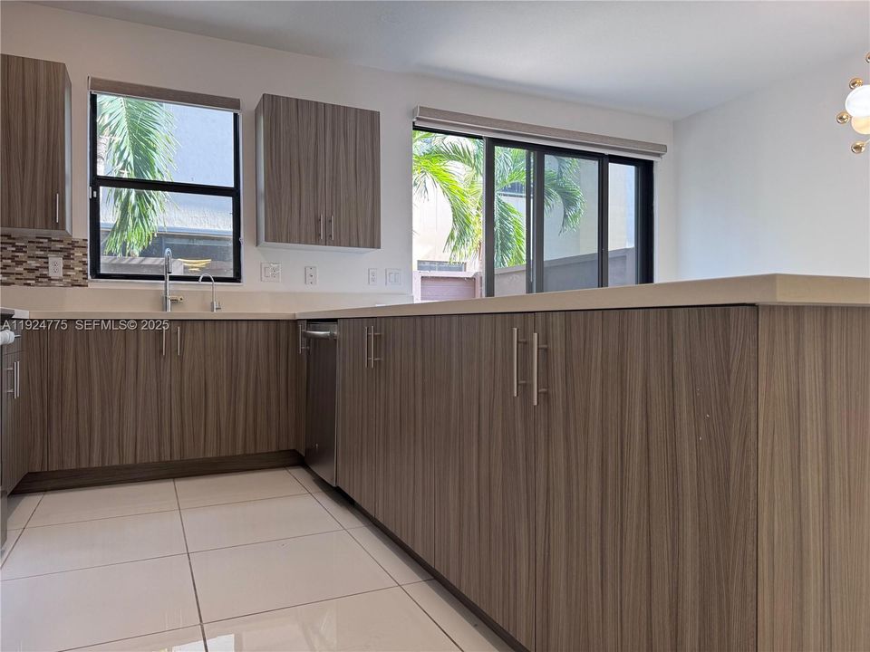 待售: $615,000 (3 贝兹, 2 浴室, 1838 平方英尺)