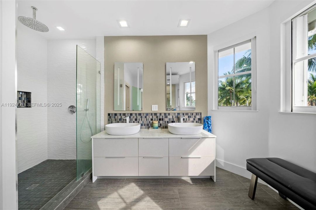 For Rent: $10,000 (4 beds, 2 baths, 2423 Square Feet)