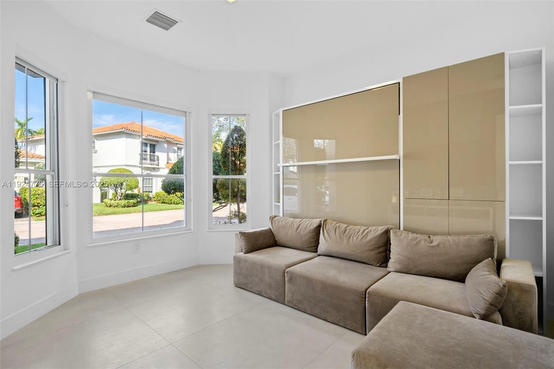 For Rent: $10,000 (4 beds, 2 baths, 2423 Square Feet)