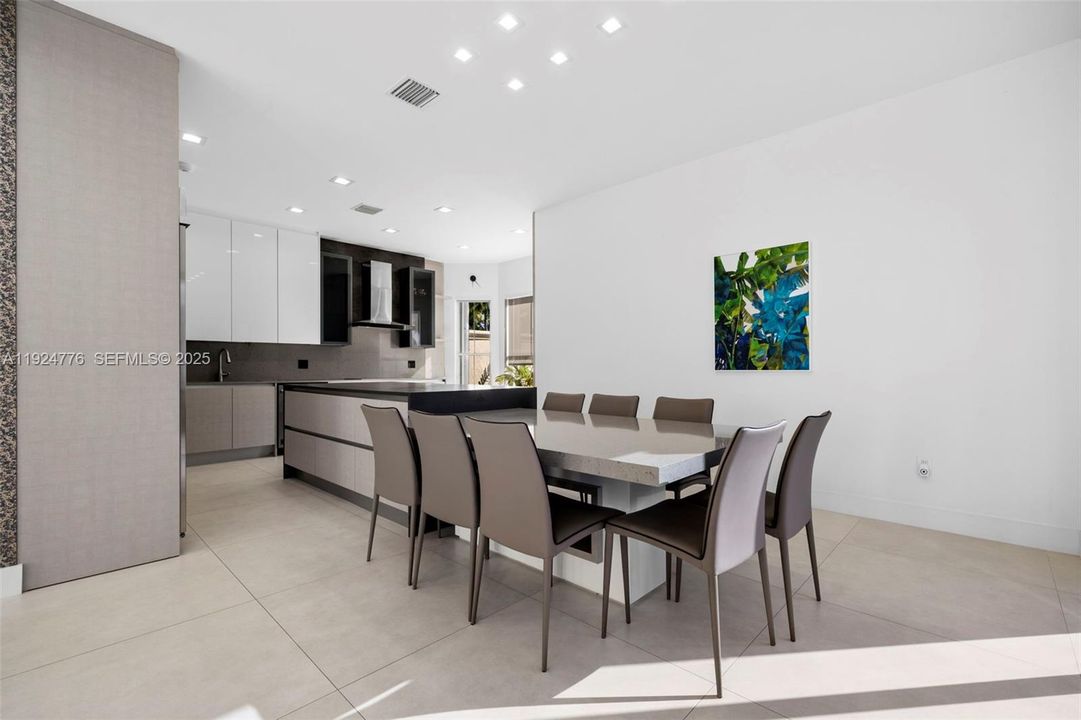 For Rent: $10,000 (4 beds, 2 baths, 2423 Square Feet)