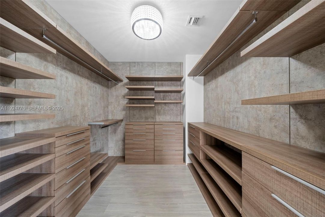 For Rent: $10,000 (4 beds, 2 baths, 2423 Square Feet)