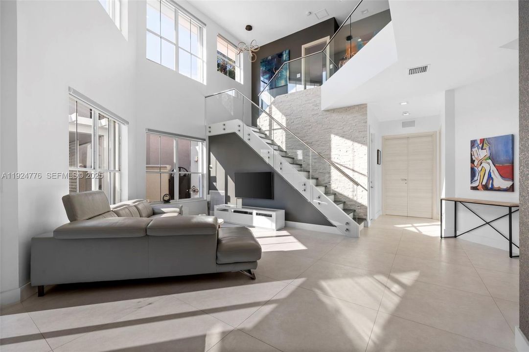 For Rent: $10,000 (4 beds, 2 baths, 2423 Square Feet)