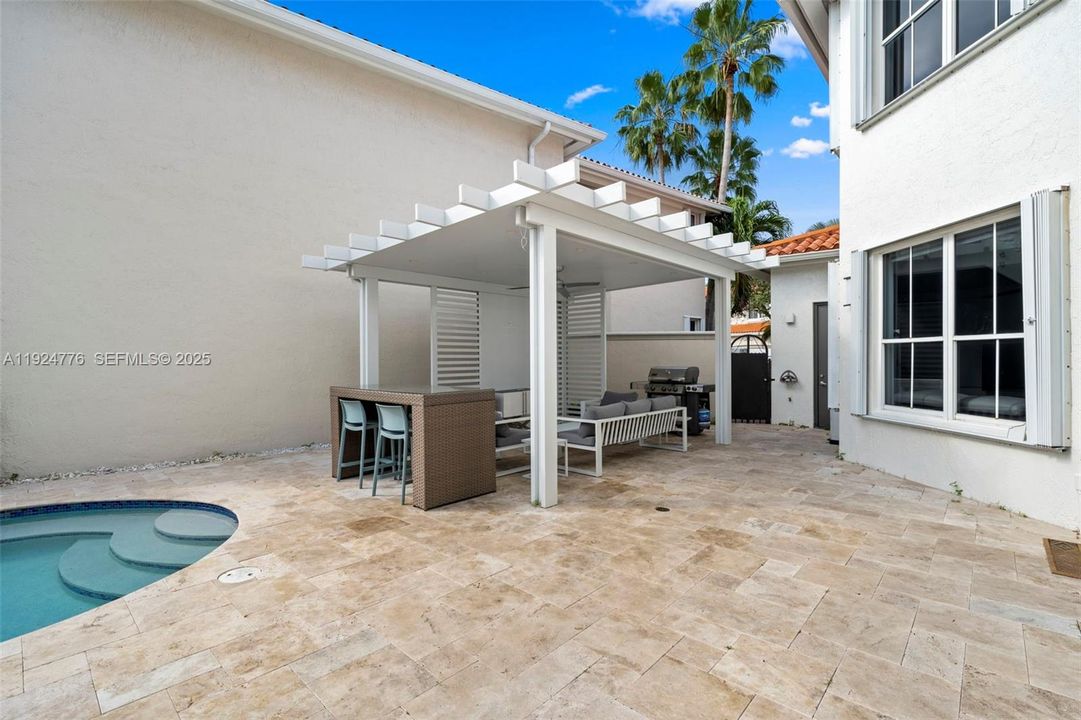 For Rent: $10,000 (4 beds, 2 baths, 2423 Square Feet)