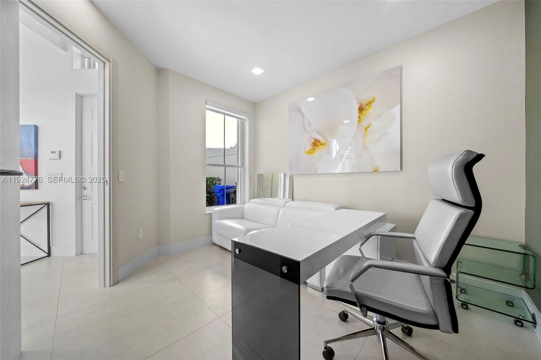 For Rent: $10,000 (4 beds, 2 baths, 2423 Square Feet)