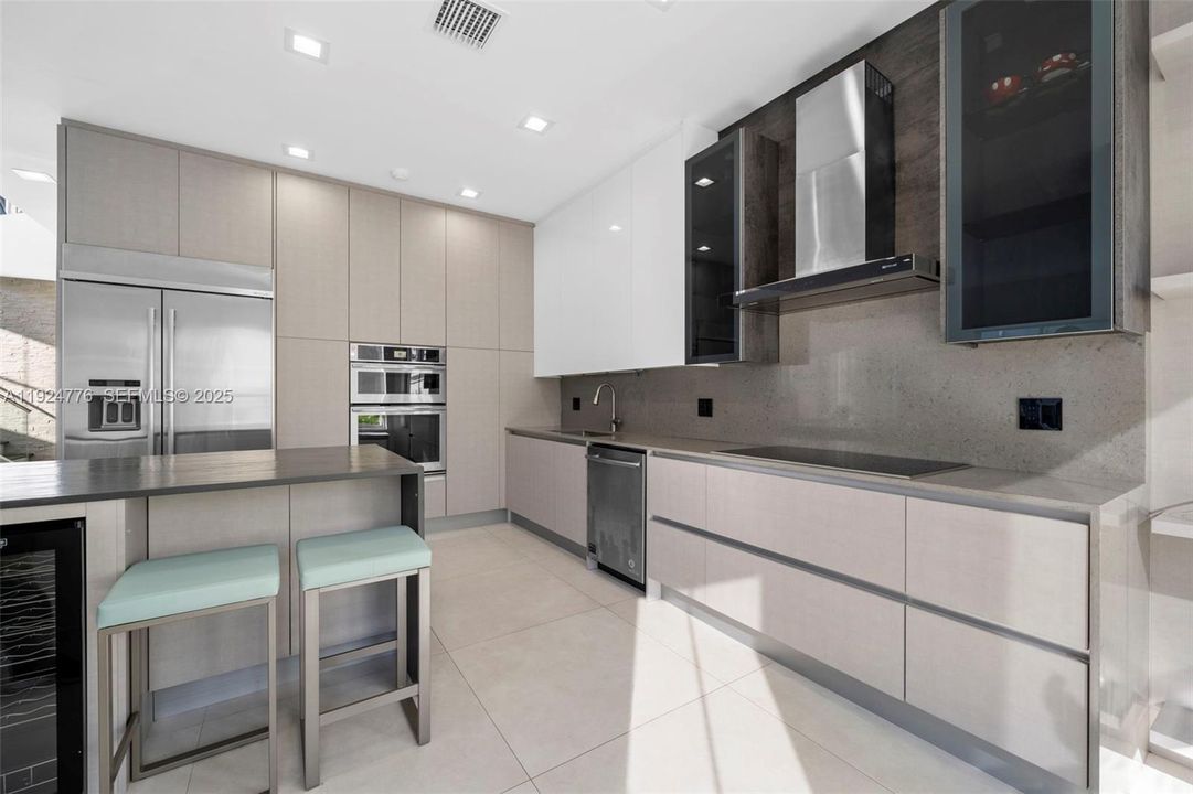 For Rent: $10,000 (4 beds, 2 baths, 2423 Square Feet)