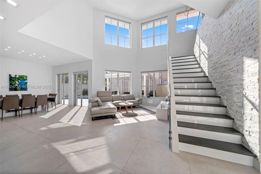 For Rent: $10,000 (4 beds, 2 baths, 2423 Square Feet)