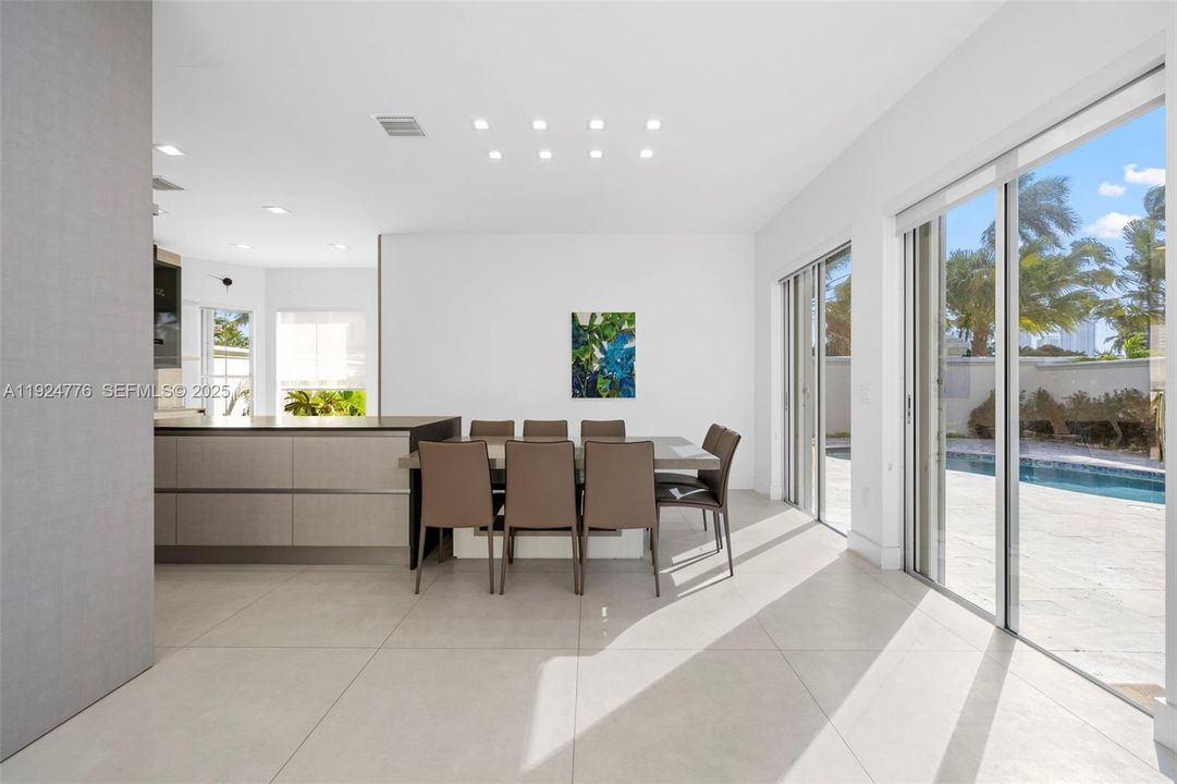 For Rent: $10,000 (4 beds, 2 baths, 2423 Square Feet)