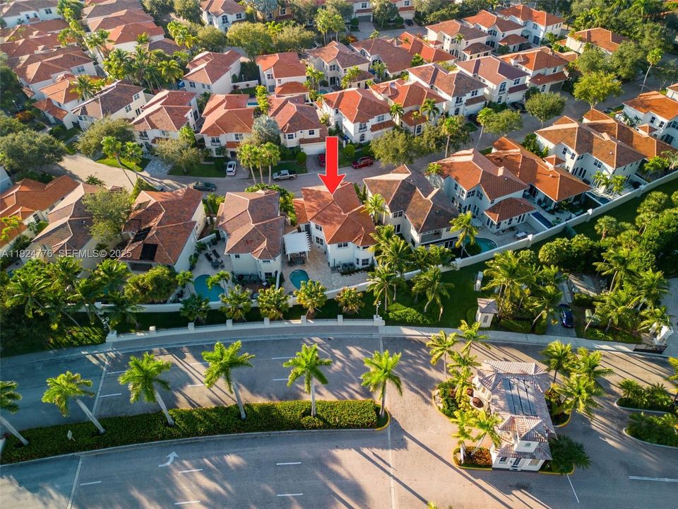 For Rent: $10,000 (4 beds, 2 baths, 2423 Square Feet)