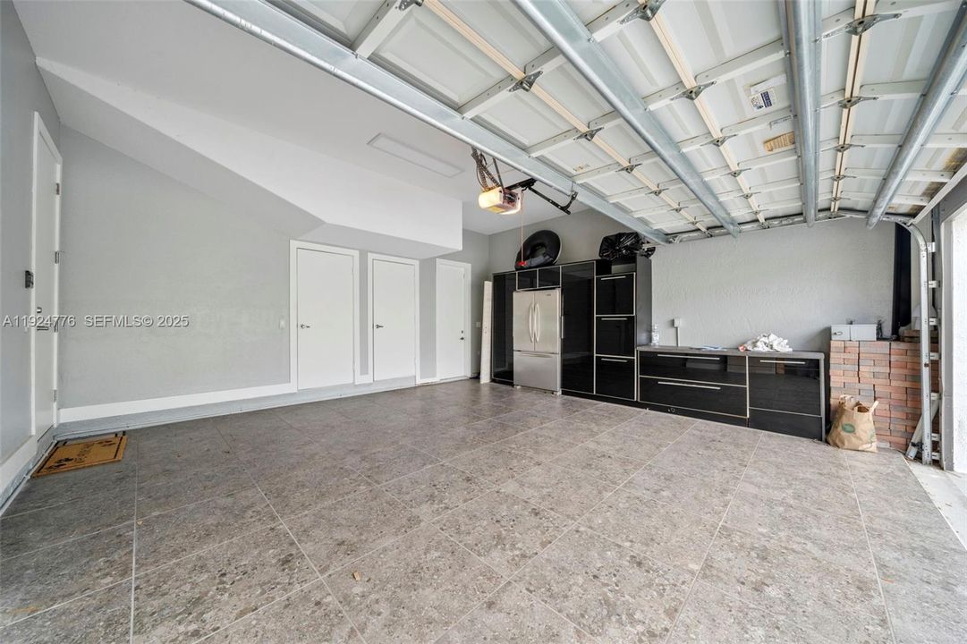 For Rent: $10,000 (4 beds, 2 baths, 2423 Square Feet)