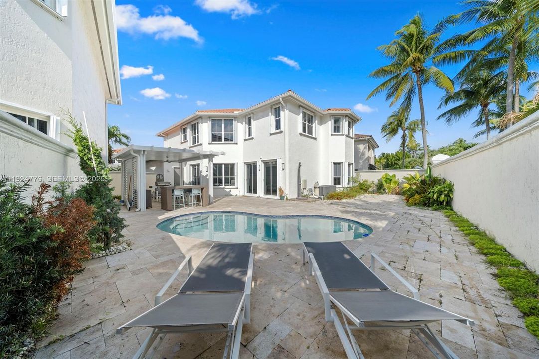 For Rent: $10,000 (4 beds, 2 baths, 2423 Square Feet)