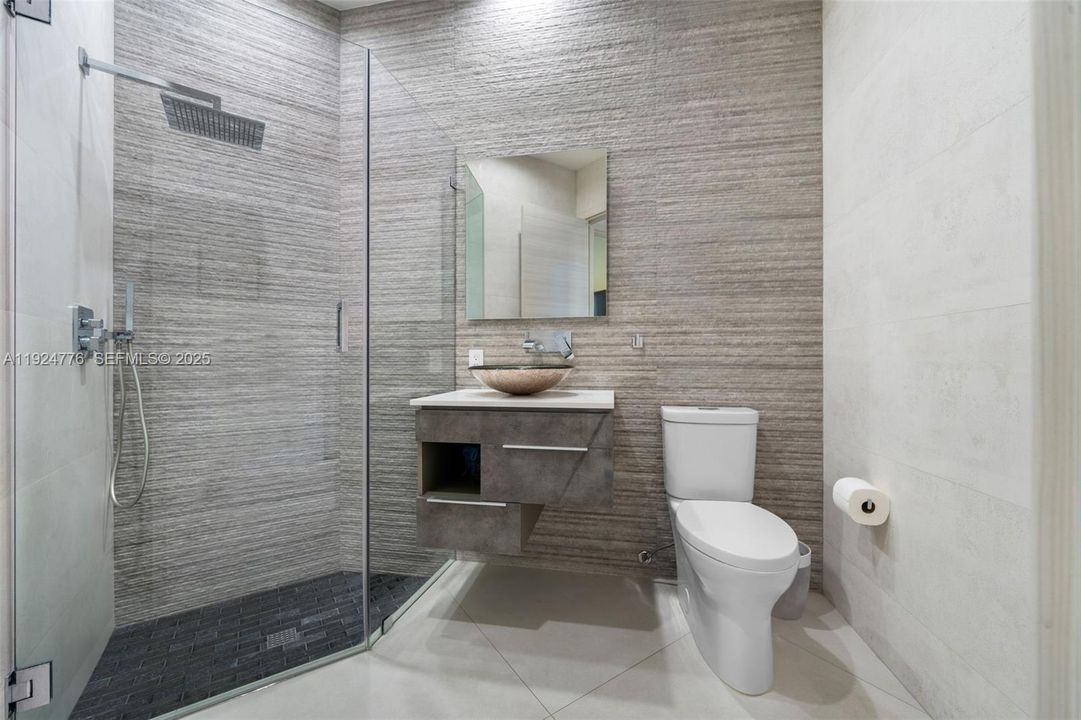 For Rent: $10,000 (4 beds, 2 baths, 2423 Square Feet)