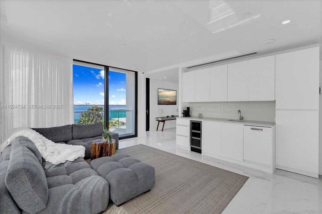 待售: $8,900,000 (3 贝兹, 3 浴室, 3153 平方英尺)