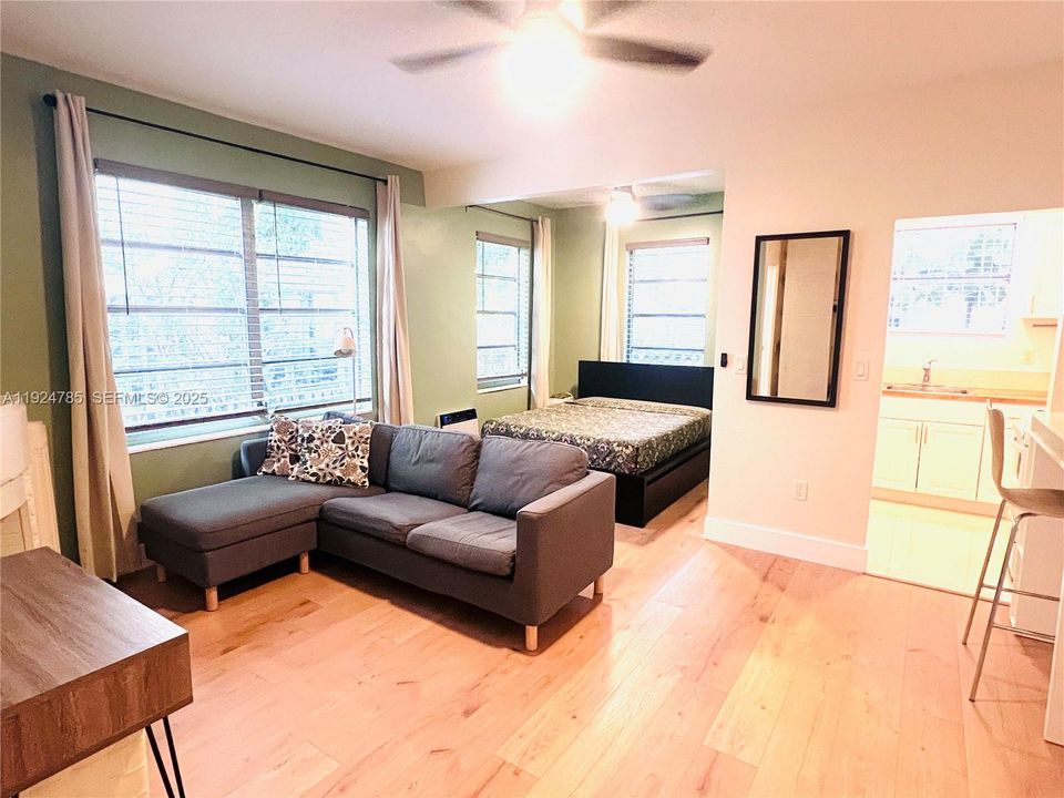 For Rent: $1,800 (0 beds, 1 baths, 450 Square Feet)