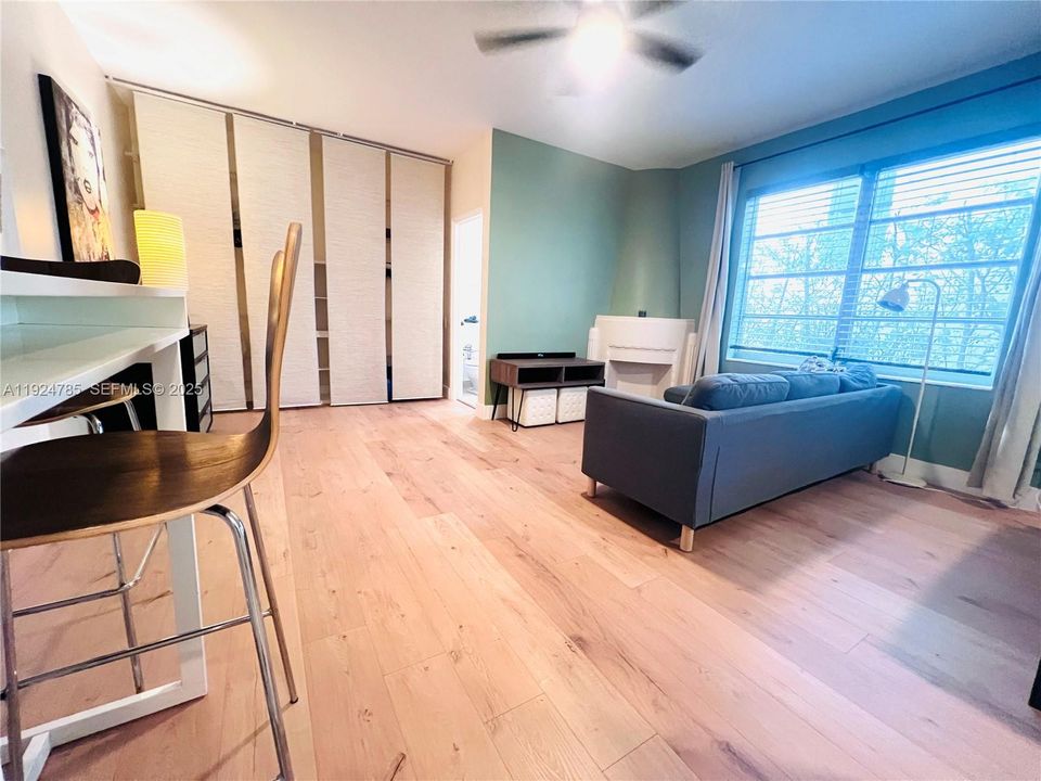 For Rent: $1,800 (0 beds, 1 baths, 450 Square Feet)