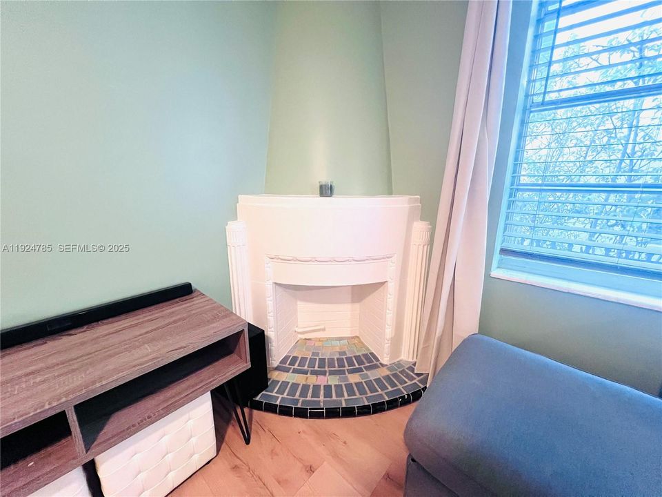 For Rent: $1,800 (0 beds, 1 baths, 450 Square Feet)