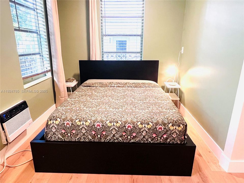 For Rent: $1,800 (0 beds, 1 baths, 450 Square Feet)