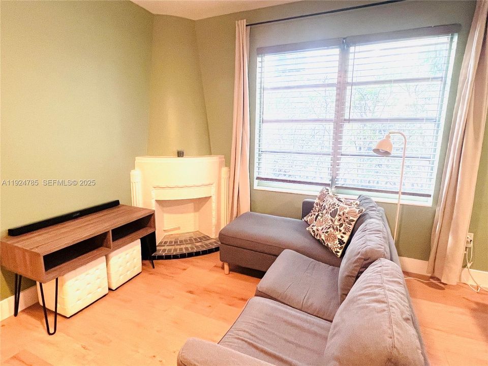 For Rent: $1,800 (0 beds, 1 baths, 450 Square Feet)