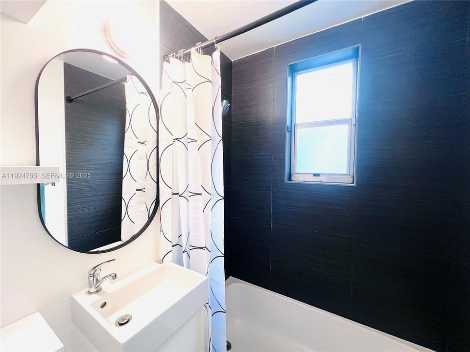 For Rent: $1,800 (0 beds, 1 baths, 450 Square Feet)