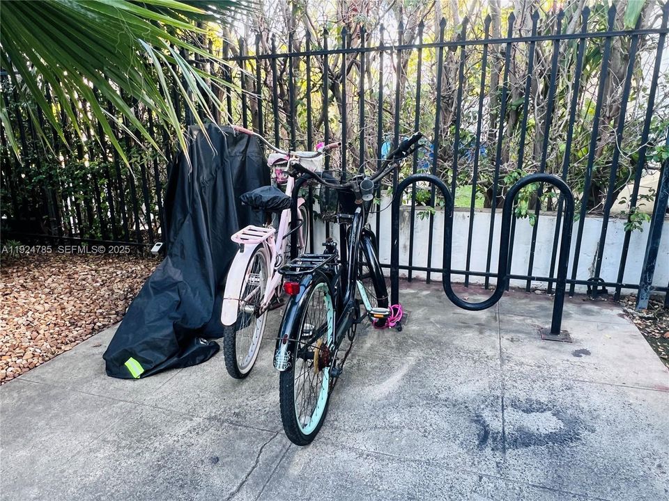 For Rent: $1,800 (0 beds, 1 baths, 450 Square Feet)