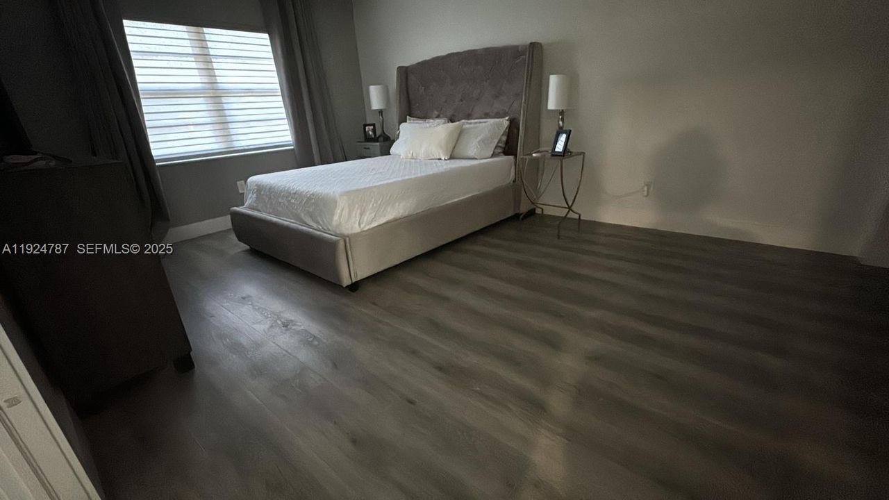 For Rent: $1,750 (1 beds, 1 baths, 738 Square Feet)