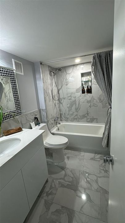 For Rent: $1,750 (1 beds, 1 baths, 738 Square Feet)