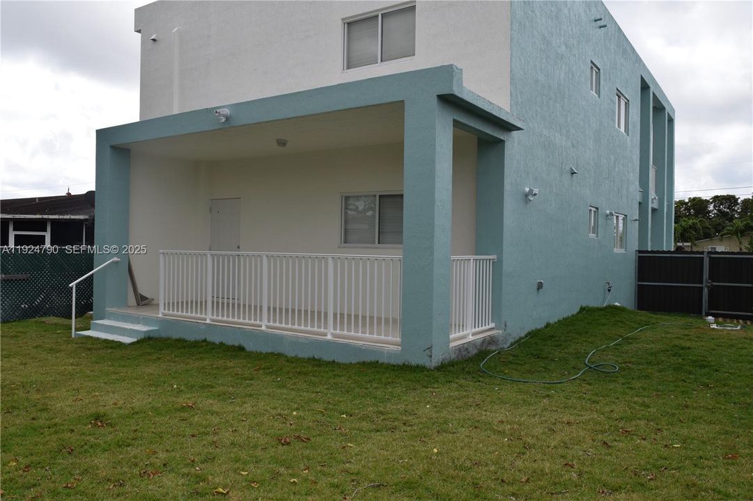 For Rent: $2,900 (3 beds, 2 baths, 2396 Square Feet)