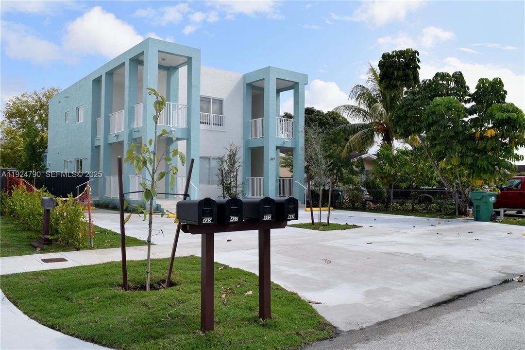 For Rent: $2,900 (3 beds, 2 baths, 2396 Square Feet)