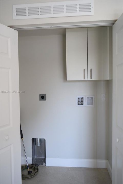 For Rent: $2,900 (3 beds, 2 baths, 2396 Square Feet)