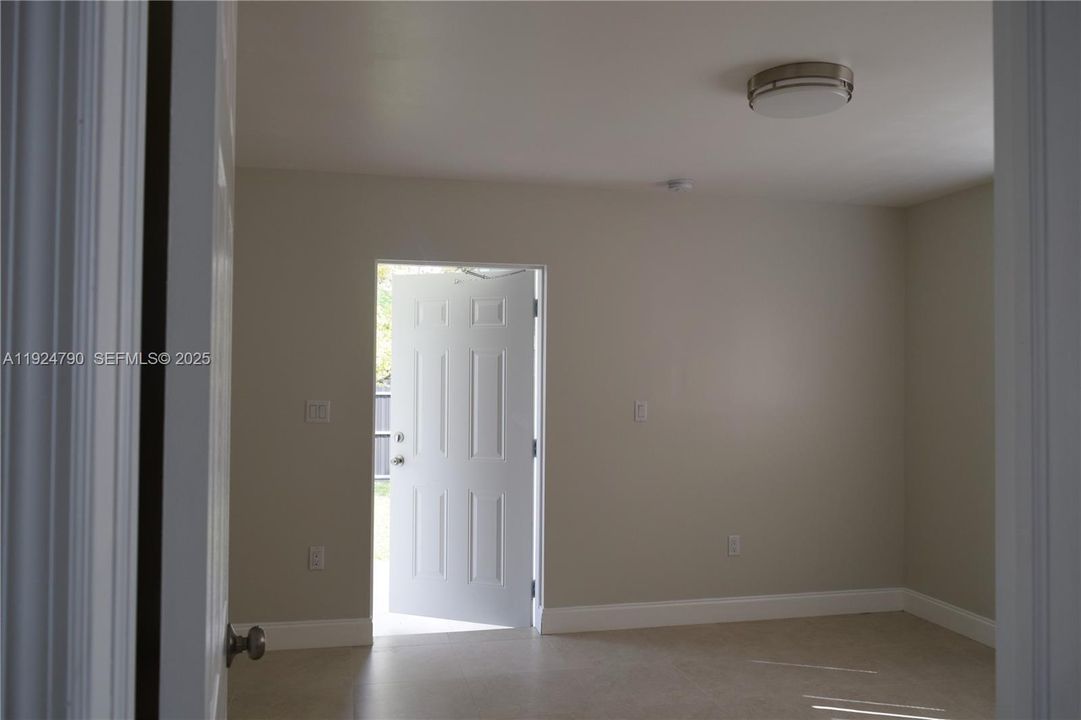For Rent: $2,900 (3 beds, 2 baths, 2396 Square Feet)