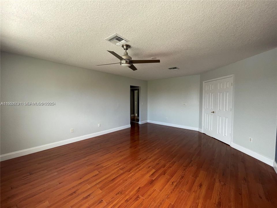 В аренду: $5,800 (5 спален, 2 ванн, 2890 Квадратных фут)