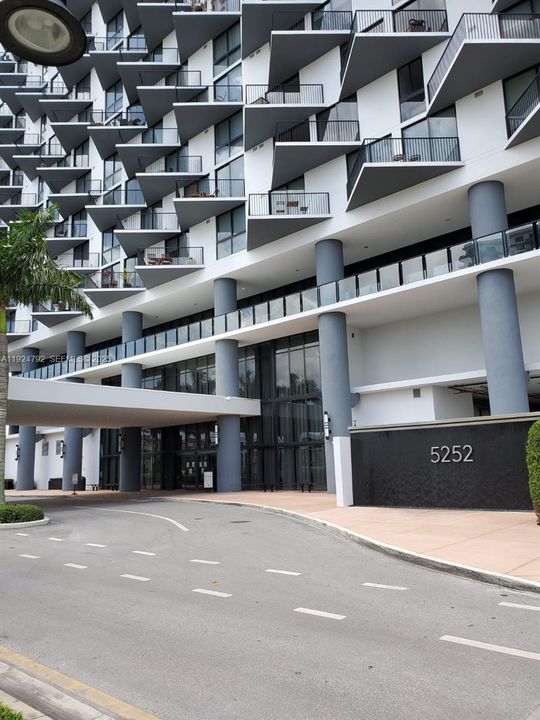 For Rent: $3,600 (2 beds, 2 baths, 1166 Square Feet)