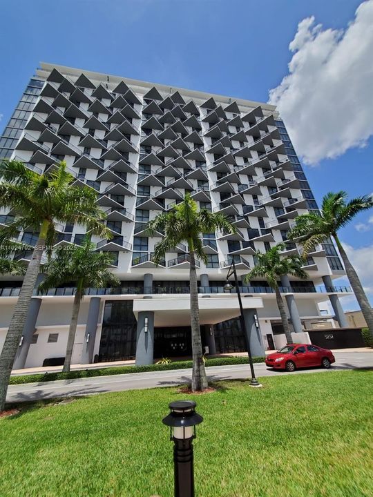 For Rent: $3,600 (2 beds, 2 baths, 1166 Square Feet)