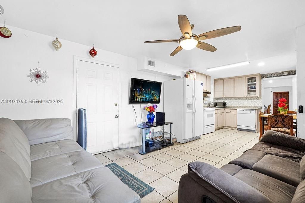 For Sale: $699,000 (7 beds, 3 baths, 2555 Square Feet)