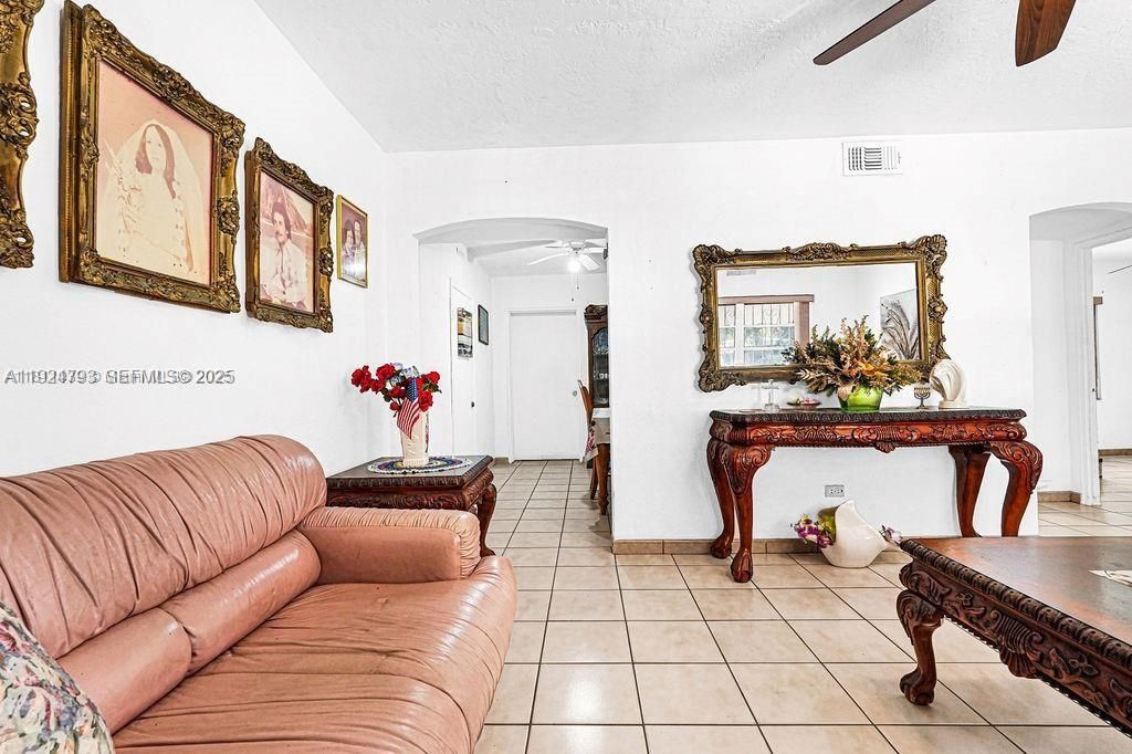 For Sale: $699,000 (7 beds, 3 baths, 2555 Square Feet)