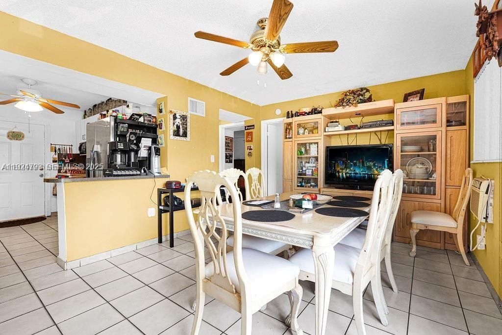 For Sale: $699,000 (7 beds, 3 baths, 2555 Square Feet)