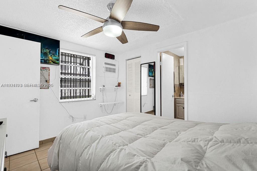 For Sale: $699,000 (7 beds, 3 baths, 2555 Square Feet)