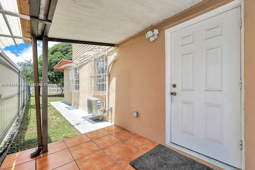 For Sale: $699,000 (7 beds, 3 baths, 2555 Square Feet)