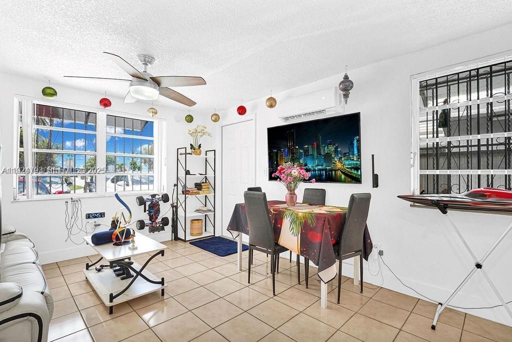 For Sale: $699,000 (7 beds, 3 baths, 2555 Square Feet)