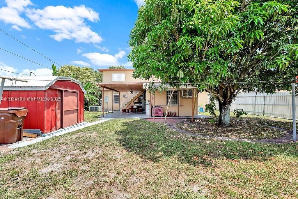 For Sale: $699,000 (7 beds, 3 baths, 2555 Square Feet)