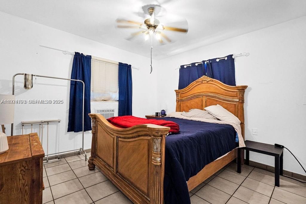 For Sale: $699,000 (7 beds, 3 baths, 2555 Square Feet)