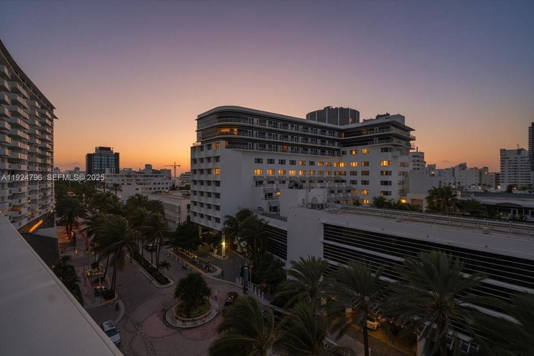 待售: $3,449,000 (4 贝兹, 4 浴室, 2565 平方英尺)