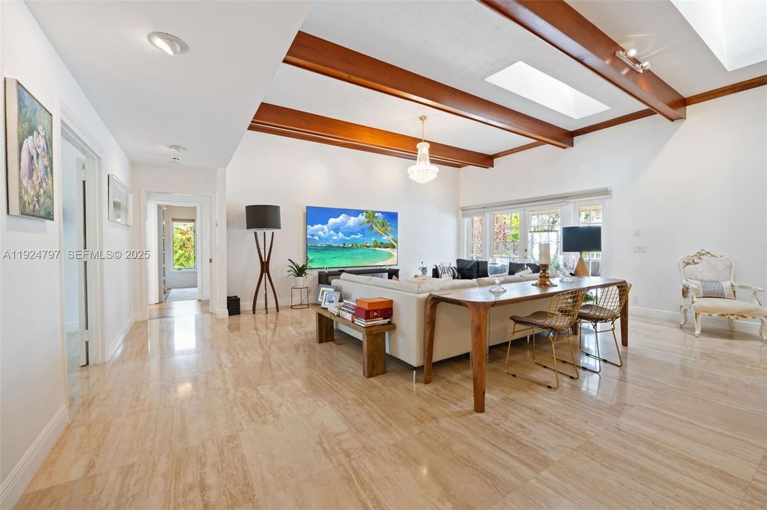 En Venta: $1,630,000 (5 camas, 3 baños, 3004 Pies cuadrados)