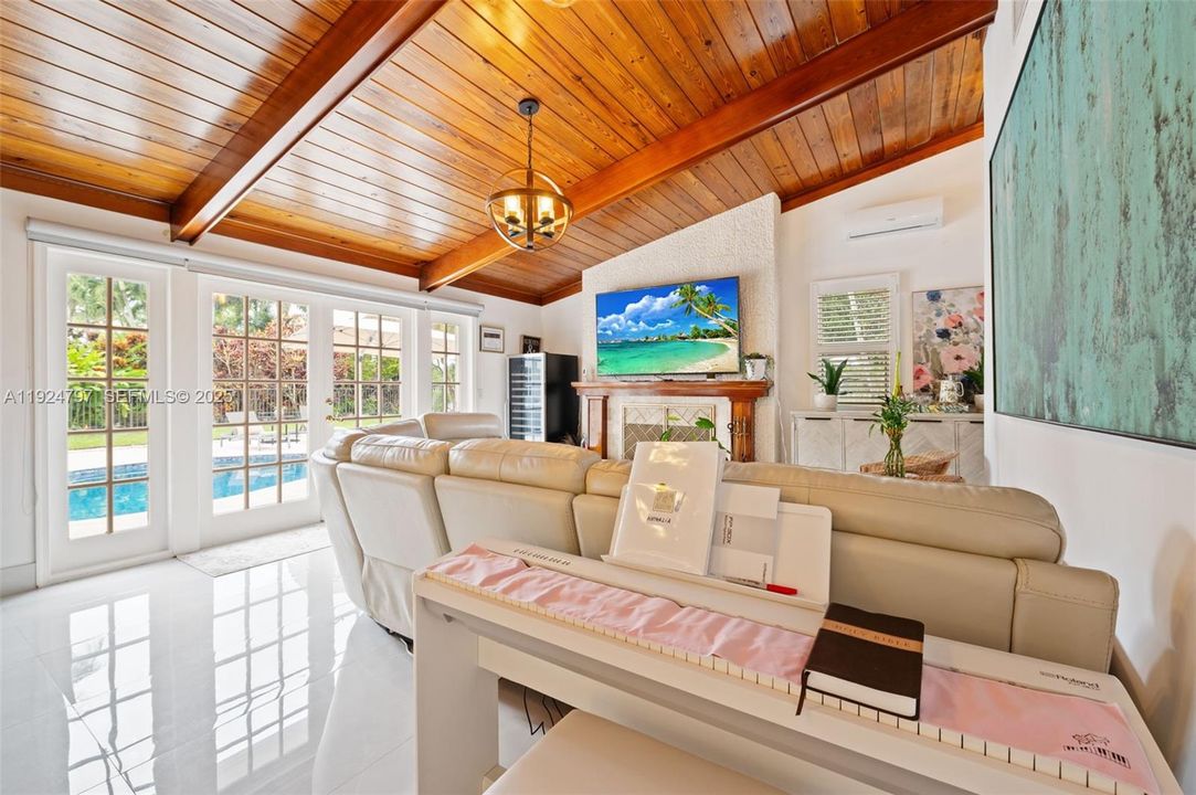 En Venta: $1,630,000 (5 camas, 3 baños, 3004 Pies cuadrados)