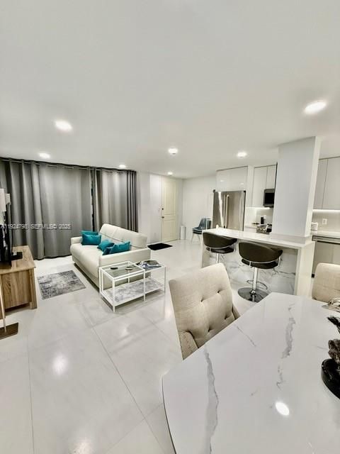 For Rent: $3,200 (1 beds, 1 baths, 680 Square Feet)