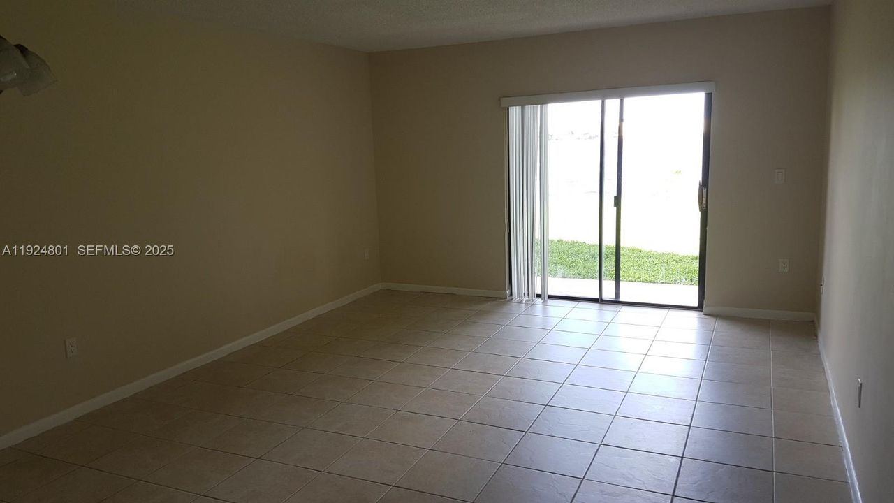 For Rent: $2,300 (2 beds, 2 baths, 970 Square Feet)
