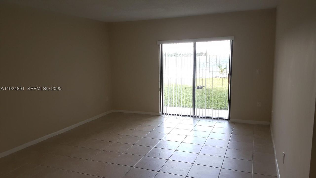 For Rent: $2,300 (2 beds, 2 baths, 970 Square Feet)