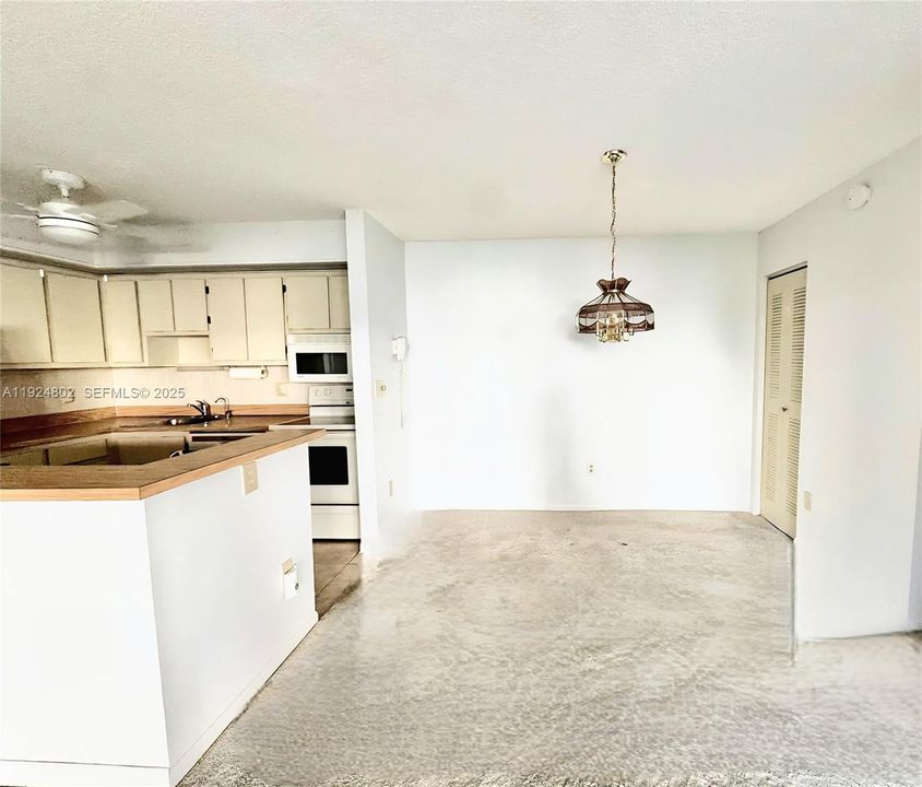 For Sale: $129,000 (3 beds, 2 baths, 1163 Square Feet)