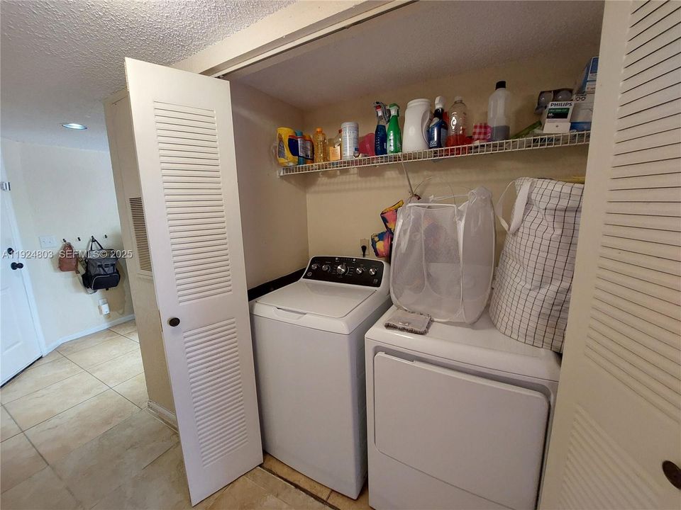 For Sale: $295,000 (2 beds, 2 baths, 1105 Square Feet)