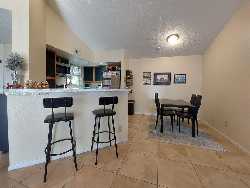 For Sale: $295,000 (2 beds, 2 baths, 1105 Square Feet)